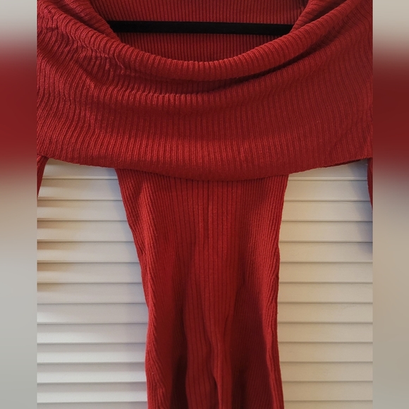 Candie's- Red Cowl-Neckline Off-Shoulder Ribbed Top - Picture 4 of 6